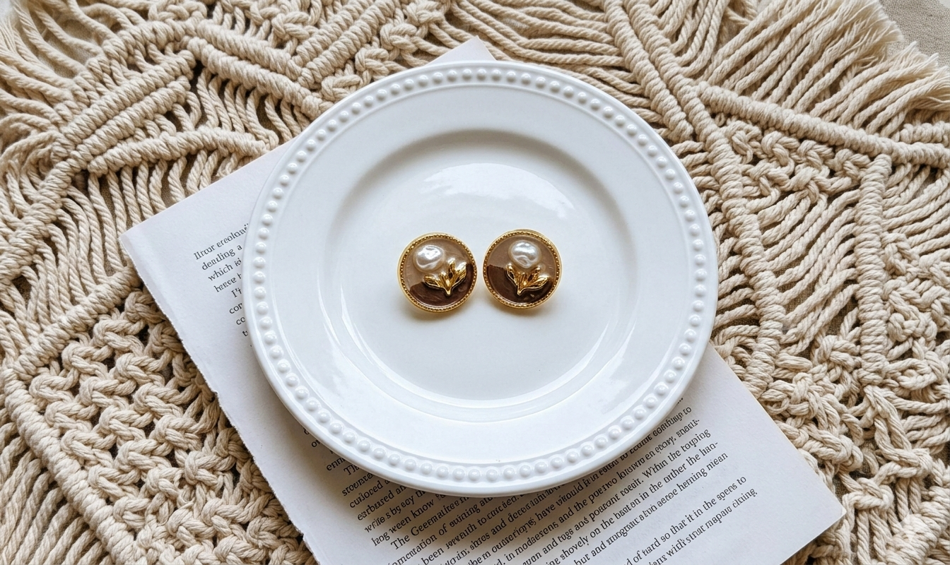 Monet Circle Earrings Black