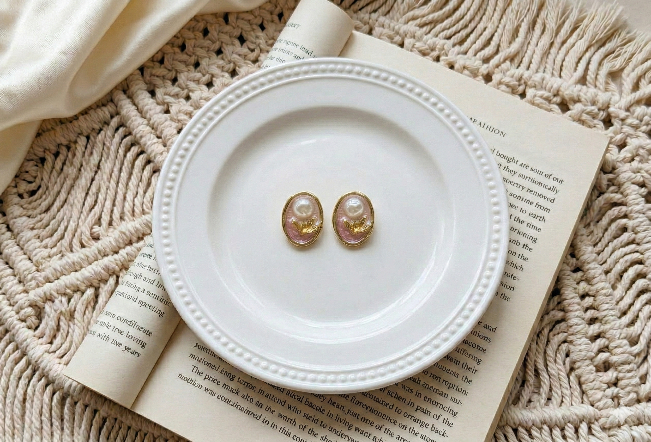 Monet Ovel Earrings Pink