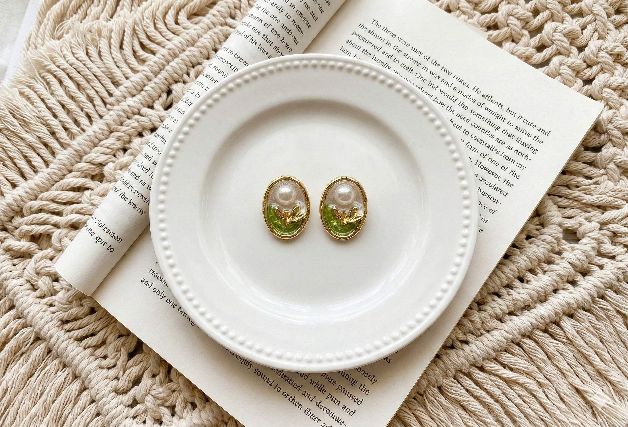 Monet Ovel Earrings Green